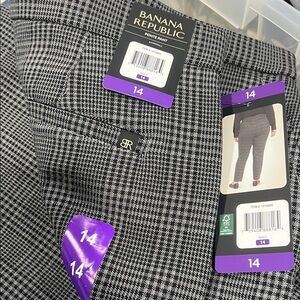 Banana Republic Black & White Houndstooth Ponte Pants